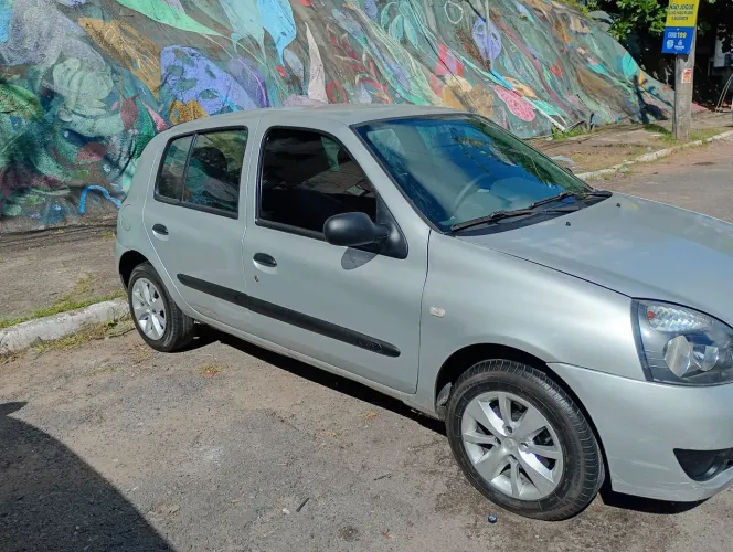 Renault Clio Hi-flex 1.0 16V 5P 2011