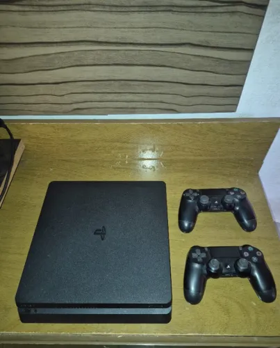 PS4 SLIM 1TB - COMPLETO