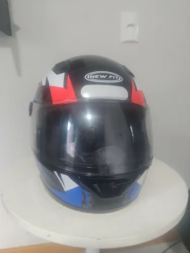 Capacetes semi novos