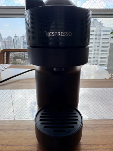 Cafeteira Nespresso Vertuo Pop Preta - Seminova, impecável