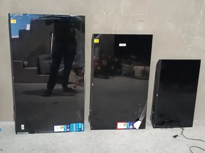 3 SMART TVS NO PLÁSTICO PARA PEÇAS 