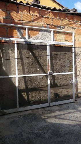 Porta para loja com chave e fechadura 