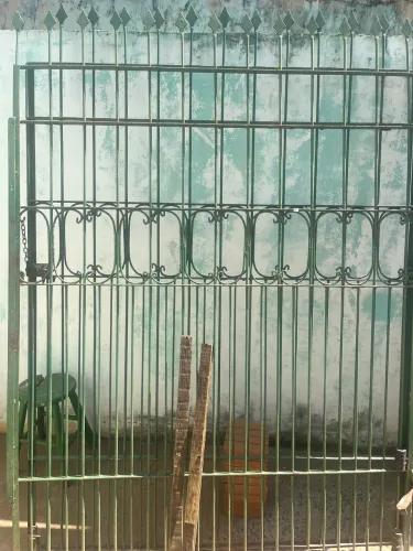 Portão de ferro de duas folhas/ largura 3 metros, altura 2,10m