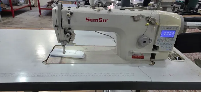 Máquina reta eletrônica Sunsir 220v