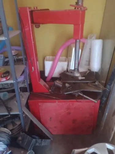 Vendo makina de desinbeisar peneu seminova