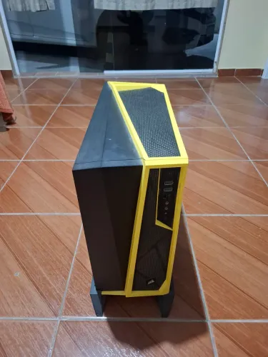 Gabinete gamer com fonte e HD