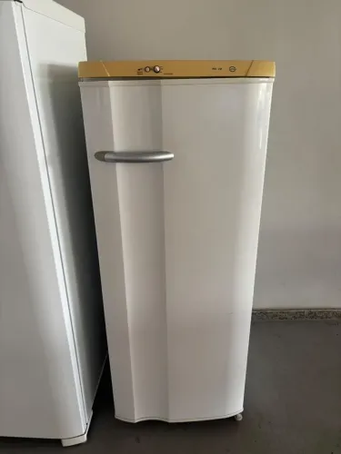 Geladeira Consul RE28 Usada - Gela, mas Não Congela