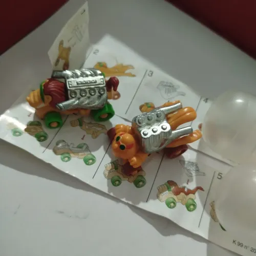 2 carrinhos Trace race anos 90 kinder ovo