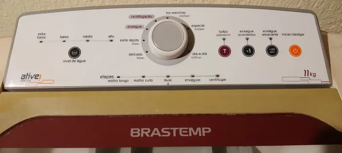 Vendo 2 camas uma com colchão, máquina de 11kl e um ventilador