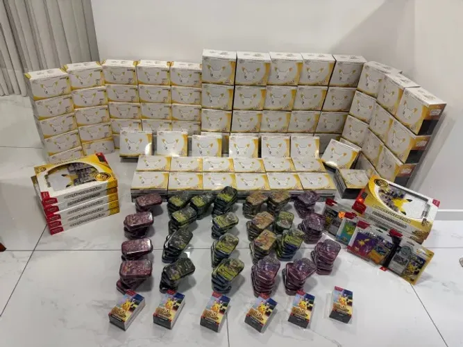 Pokémon Coleção 30 Anos - ETB, Booster Bundle, Binders e Tins (Lacrados)