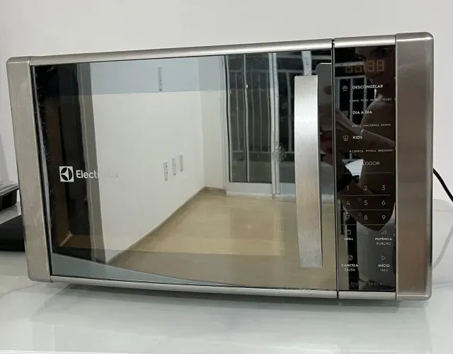 Estado de novo - Micro-ondas Electrolux 31L Inox Espelhado + Grill e Painel Blue Touch