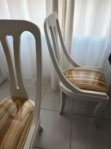 Cadeira Estofada de Excelente Qualidade