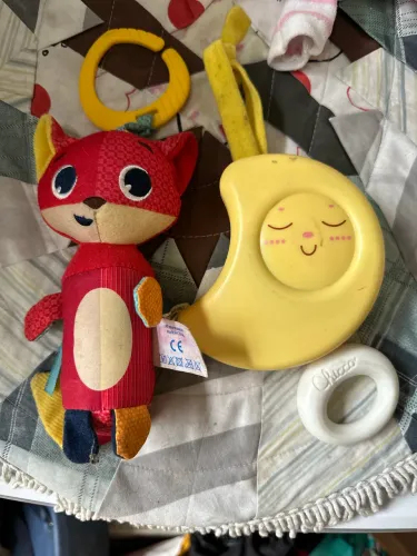 Móbile Chicco e chocalho 