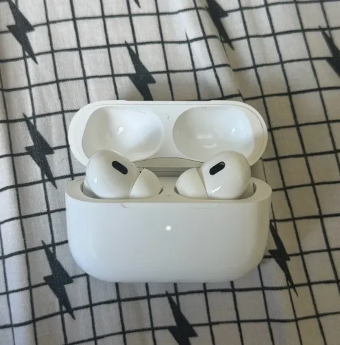 Apple AirPods Pro 2 com defeito