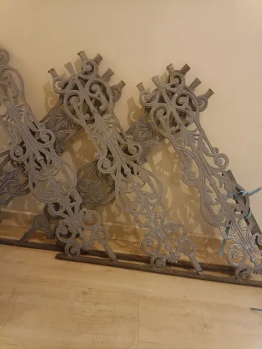Peças de ferro fundido para guarda corpo.