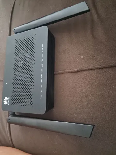 Terminal modem Gpon Dual Band 4 portas Gigabit 1 telefone e 1 USB  HUAWEI POUCO USADO 