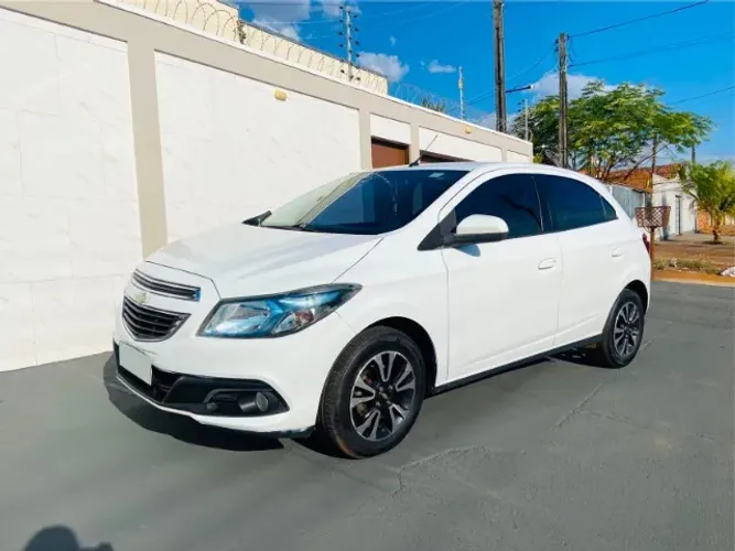 Chevrolet Onix Hatch LTZ 1.4 8V Flex Power Mec. 4P 2015