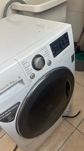 Máquina de lavar lava e seca LG 6kg