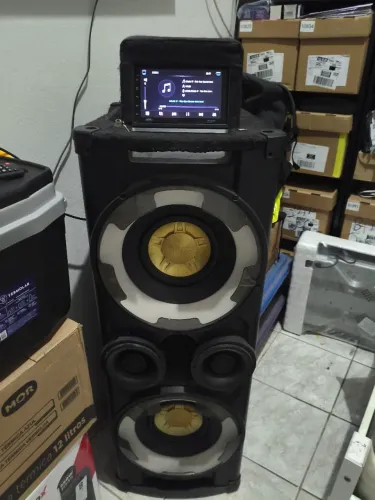 Caixa de som amplificada