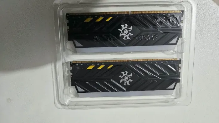 Memoria Ram Xpg Rgb 2x8Gb 3000Mhz (Seminovas 3 meses de garantia)