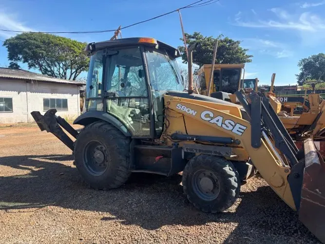 Vende-se Retro Escavadeira Case 580N 4x4 Ano: 2017 - Único Dono