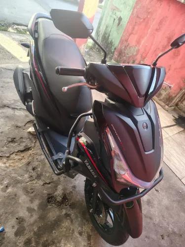 Moto Yamaha Fluo híbrida 2026
