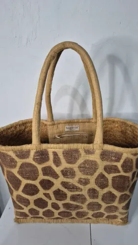 Bolsa de Palha com Estampa de Girafa Baigalle