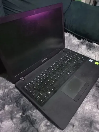 Notebook Samsung I5 16gb DDR4 512 M2 +1Tb GeForce 920mx Detalhe na tela.