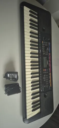 Teclado arranjador Yamaha psr-e 263 + capa e pedal sustein
