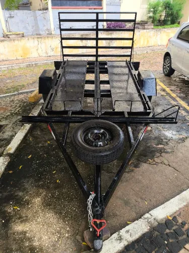 Vende-se carrocinha pra motos e quadriciclo com prancha