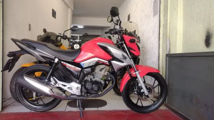 HONDA CG 160 TITAN CBS FLEX 2023 VERMELHA IMPECAVEL E DAMOS GARANTIA TOTAL