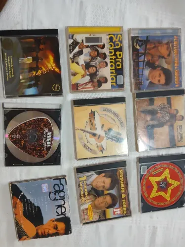 Conjunto de 9 CDs Originais Antigos - Múltiplos estilos