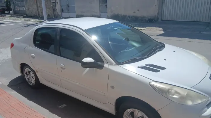 Peugeot 207 Sedan Passion XR 1.4 Flex 8V 4P 2013
