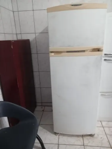 VENDO UMA GELADEIRA BRASTEMP FTOS RREE
