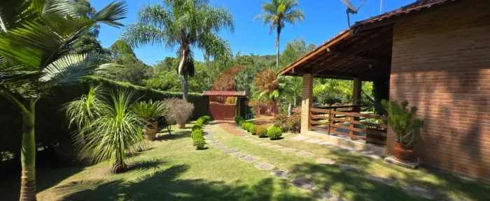 Chácara à venda com 06 dormitórios sendo 04 suítes com 50.000 m²- Na cidade de Cunha