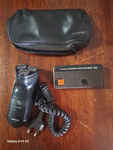 Barbeador Philips Philishave 3805 e Camara Kodak Instamatic 101