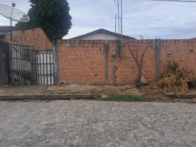 Vando casa na conjunto dom Constantino quadra 13 número 11