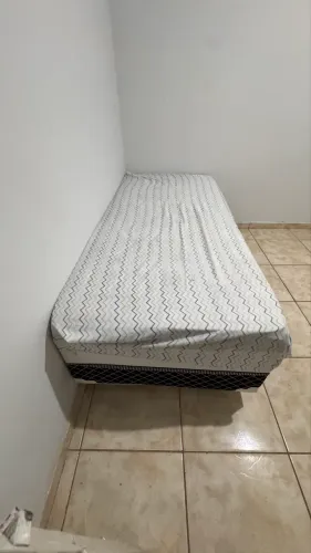 Cama Box de solteiro para doação