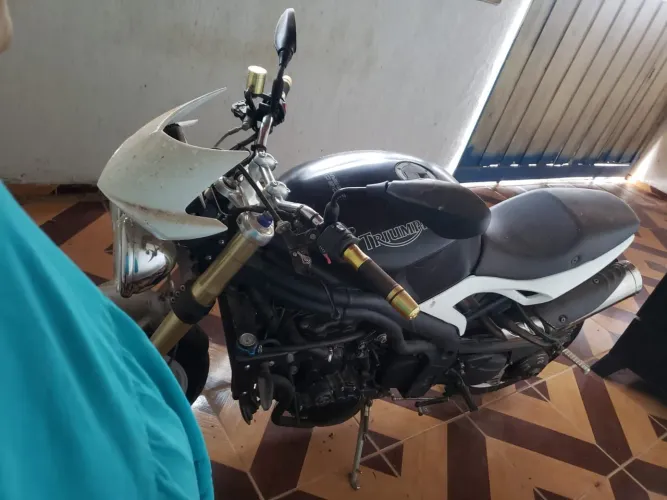 Speed triple 1050 cc 2009