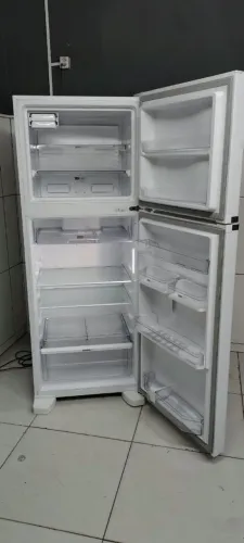 Vende uma geladeira Fros free semi nova