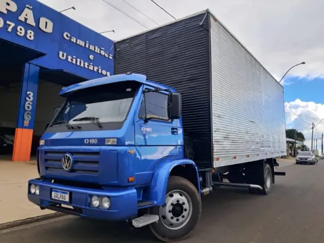 VW 13.180 Worker 4X2 TOCO BAÚ - (2000)