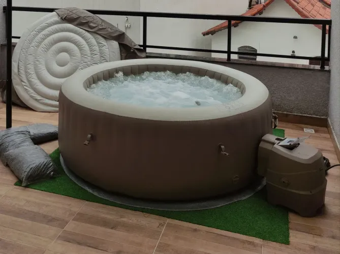 SPA inflável+grama sintética+porta copos