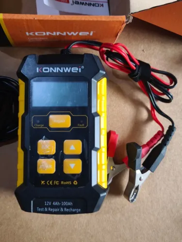 Testador e carregador de bateria Konnwei kw510