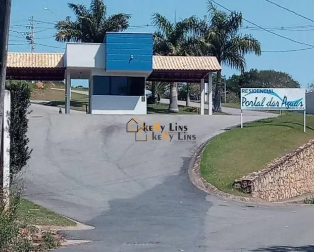Ótimo terreno com 570,57 m², em condomínio fechado, com quadra poliesportiva, playground,