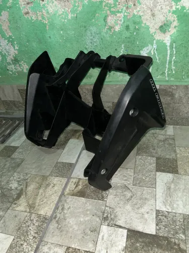 Acabamento radiador Bajaj dominar 160/200