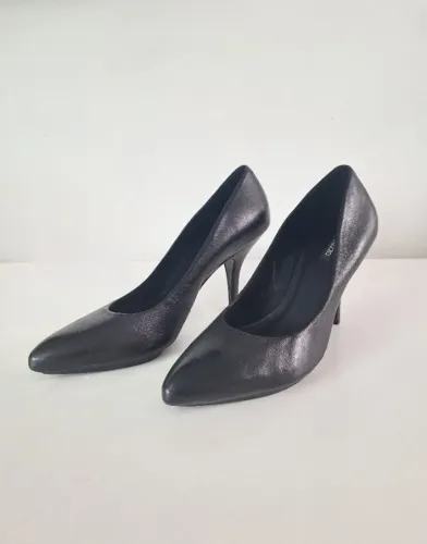 Scarpin preto couro arezzo