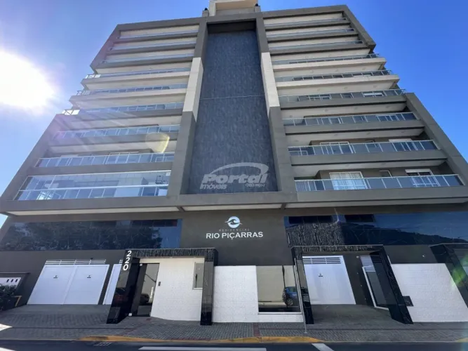 Apartamento novo semi mobiliado disponível para locação no bairro Centro, em Balneário Piç