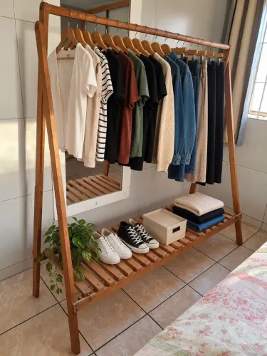 ARARA DE ROUPAS/CABIDEIRA DE MADEIRA PINHO