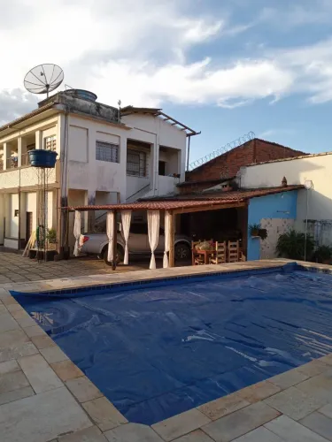 SOBRADO NO CENTRO DE PIRENÓPOLIS 309M²