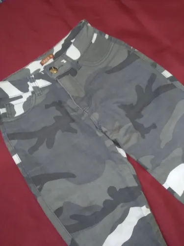 Calça Jeans Estampada